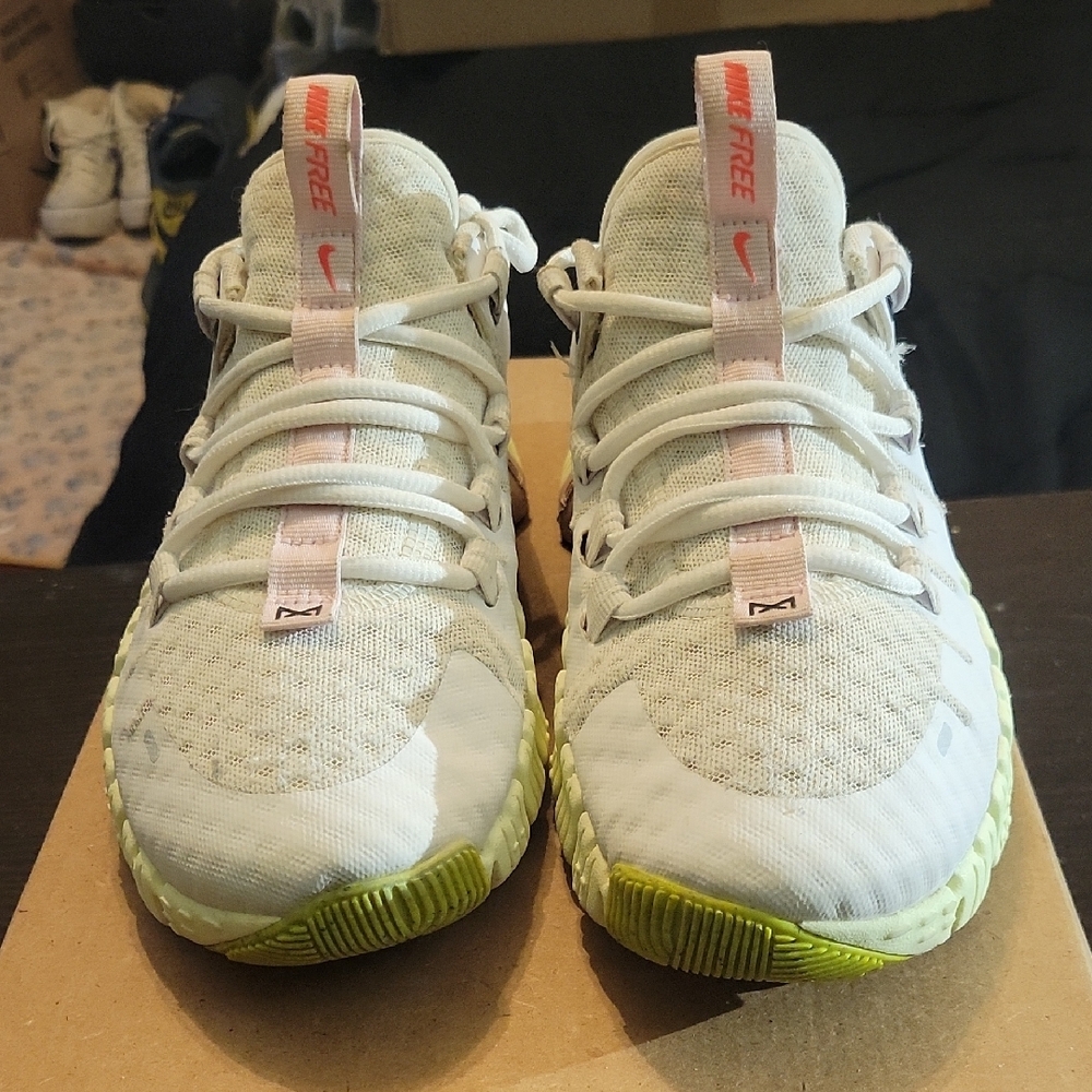 Nike Free Metcon 5 Barely Volt Pink Foam (Womens) Womens 8 EUC - Picture 4 of 11